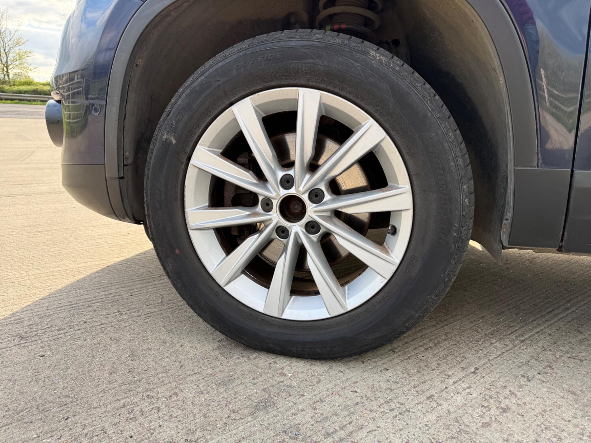 Volkswagen Tiguan 2.0 TDI BlueMotion Tech SE 4WD Euro 5 (s/s) 5dr — photo 83 of 100